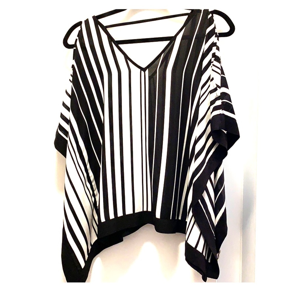 Black and white flowy shirt